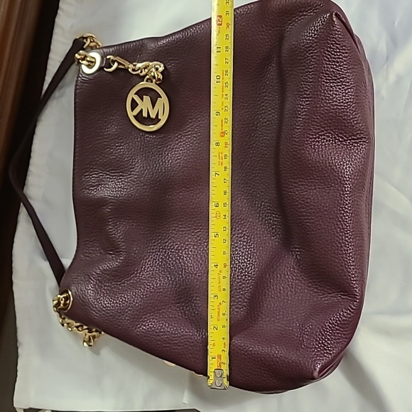 Michael Kors Plum Leather Shoulder Bag with Gold Accents - Picture 5 of 9